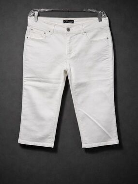 🌟 Baccini White Bermuda Shorts | Sz 6 | Crisp & Classic Staple 🌟